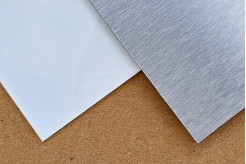 podklad bílý nebo stříbrný kartáčovaný