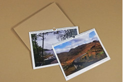 nástěnný kalendář a dárkový přebal