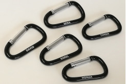 černá karabina s vlastním textem