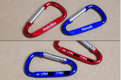 oboustranné značení klíčenky s vlastním textem