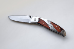 nůž značený vlastním textem