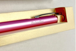 detail značené propisky se jménem